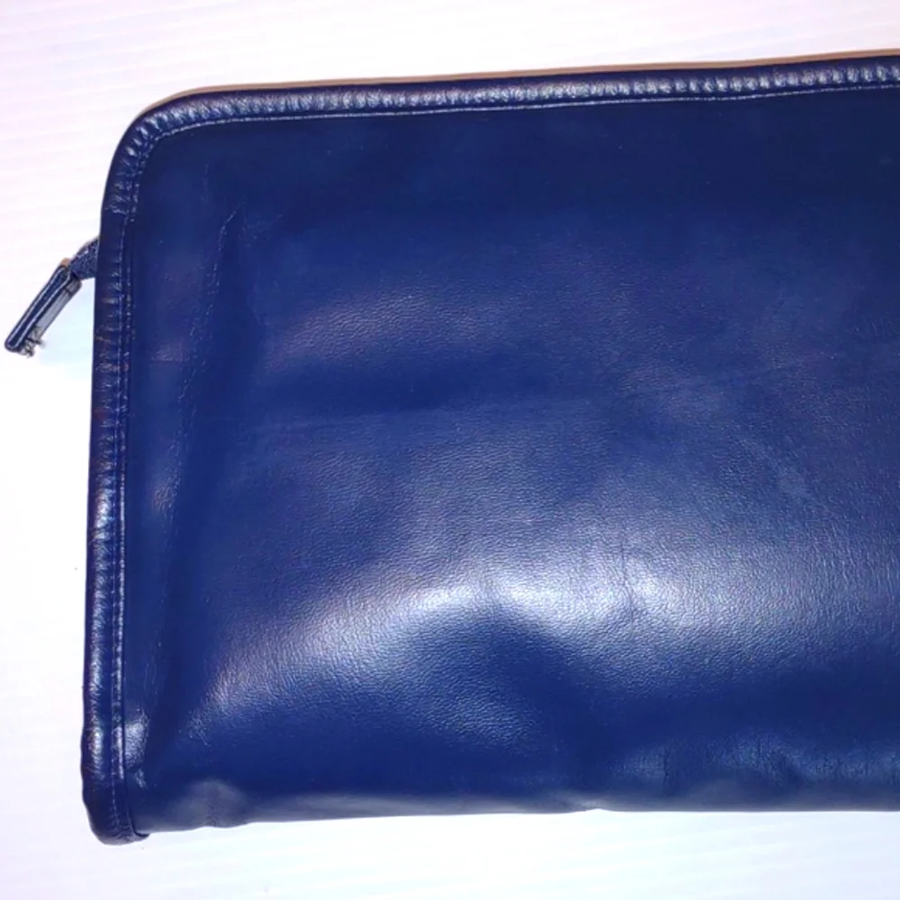 😸Makeup Bag 💄 or Small Wristlet in Navy (FREE WITH $30 ORDER JUST BUNDLE!